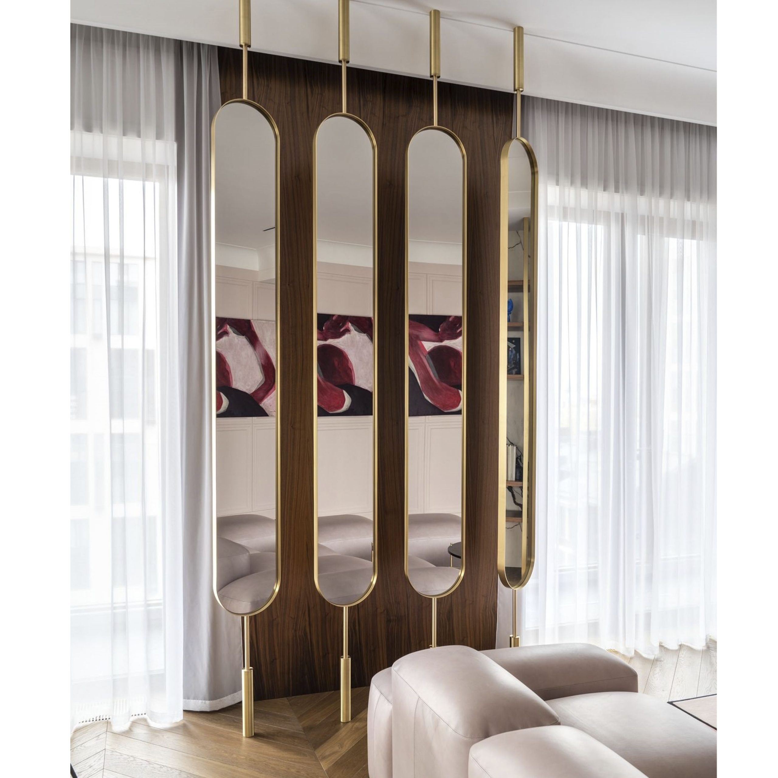 Зеркало в металлической раме поворотное