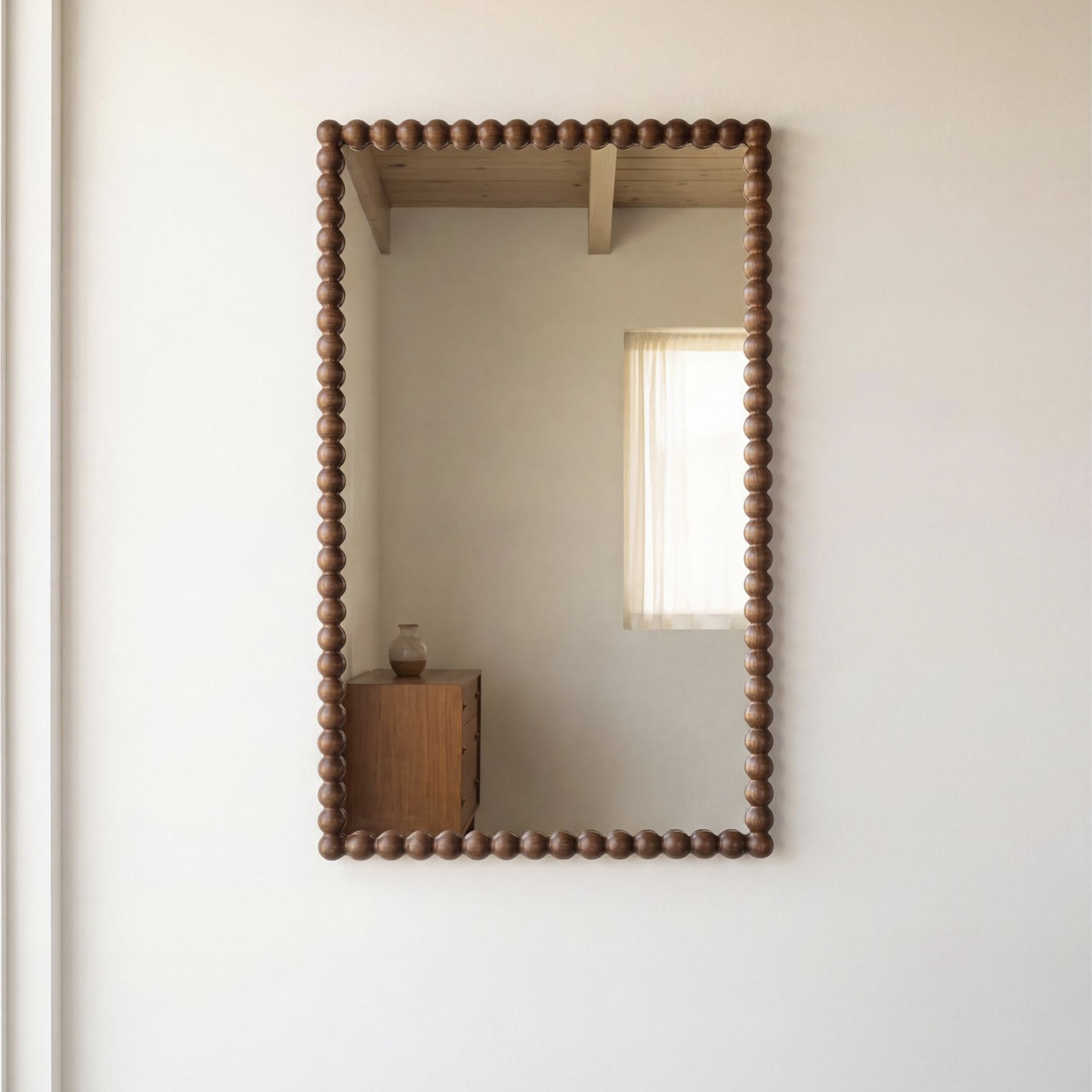 Зеркало в деревянной раме Шарики